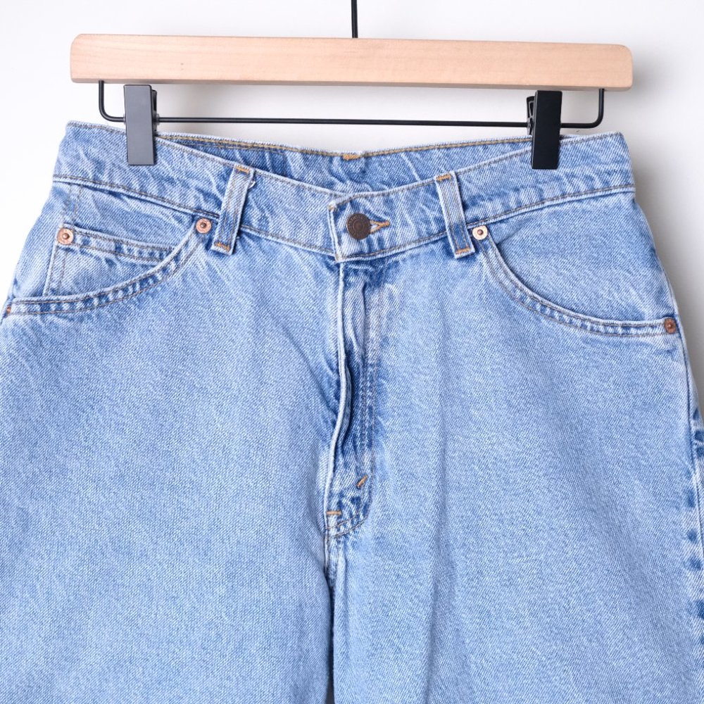 Vintage Levis High Waisted 950 Relaxed Fit Stonewash Denim Shorts Size 9 - Picture 2 of 7